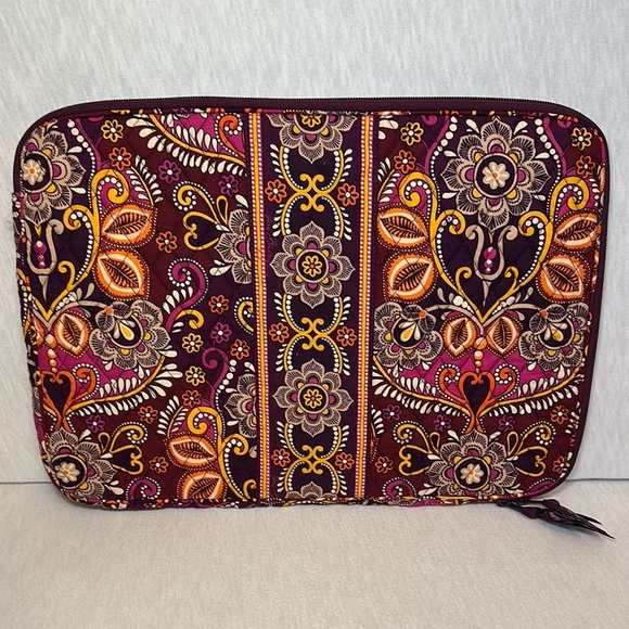 Vera Bradley VERY BERRY Laptop Sleeve Dimensions 17X12 Colorful Floral Preowned - Picture 2 of 11